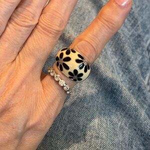Elegant Floral Black and Cream Ring